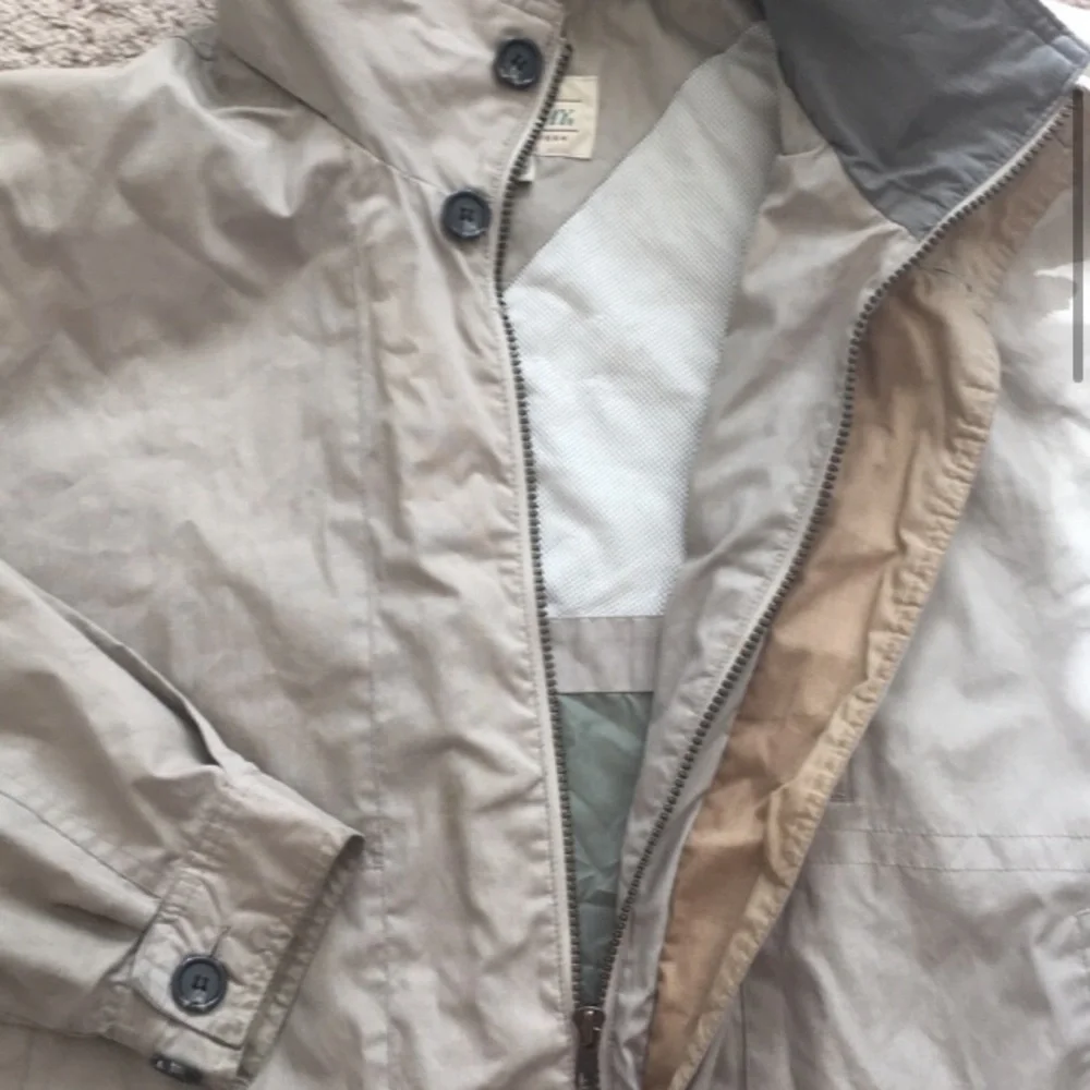 ST. JOHN’S BAY light weight khaki color spring jacket size Large
